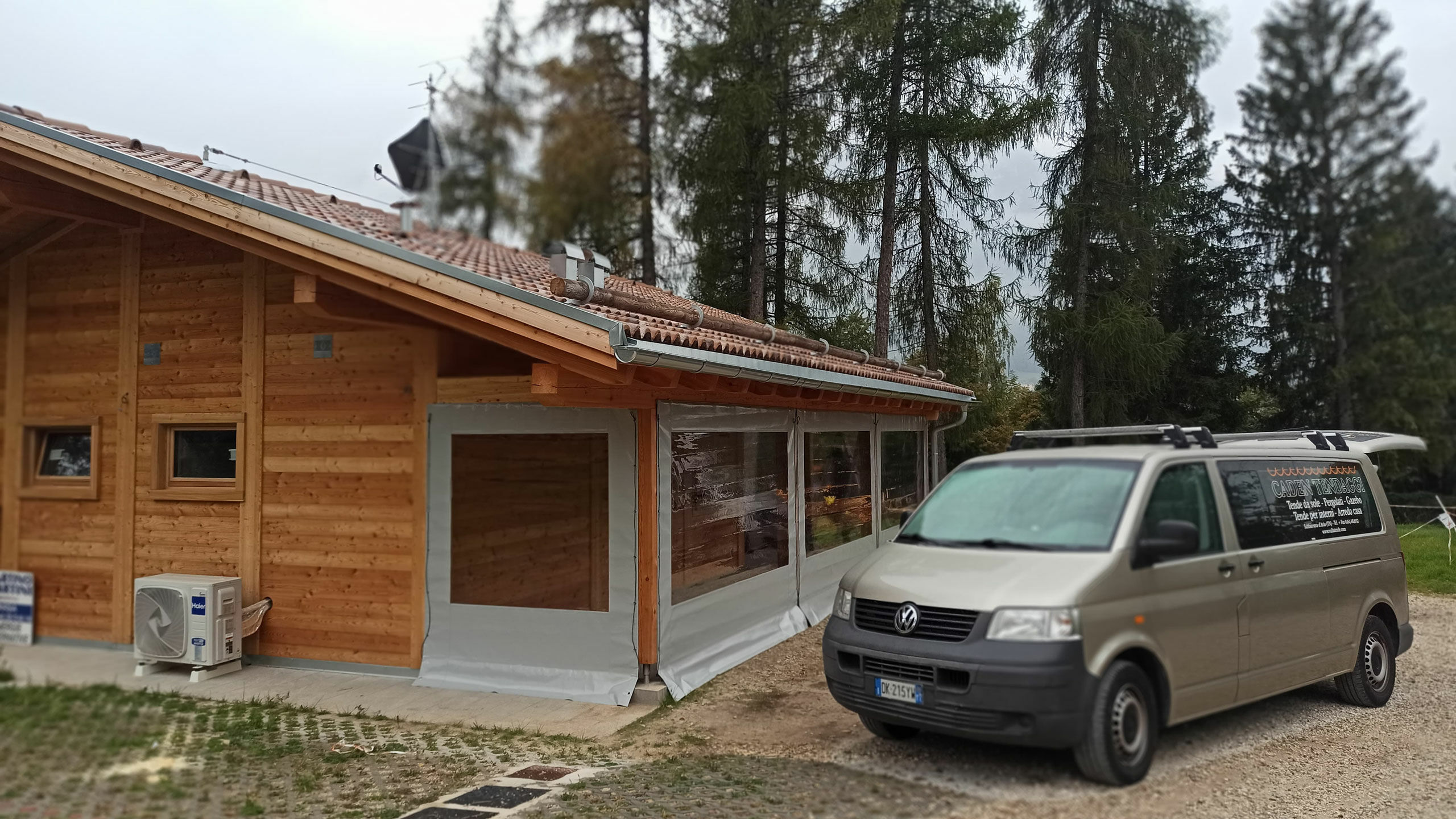 Caden Tendaggi ad Avio. Progettazione e produzione tende da sole, tende per interni, zanzariere, perolati, tende bioclimatiche.  CADEN TENDAGGI DI CADEN PAOLO E MARCELLO SNC | Lavori speciali